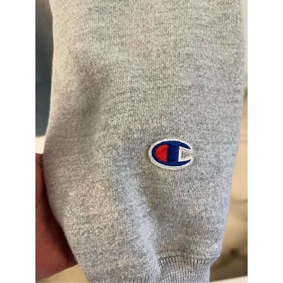 Champion Reverse Weave Gray Sweatshirt. Embroidered C. Size Large - Picture 8 of 9